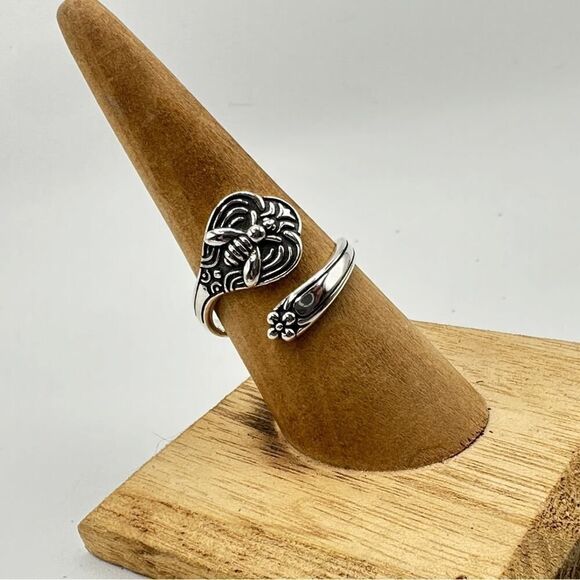 Bumble Bee Sterling Silver Bee Ring - Picture 3 of 5